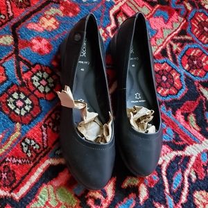 NWT Geox ballerina shoes, size 10
